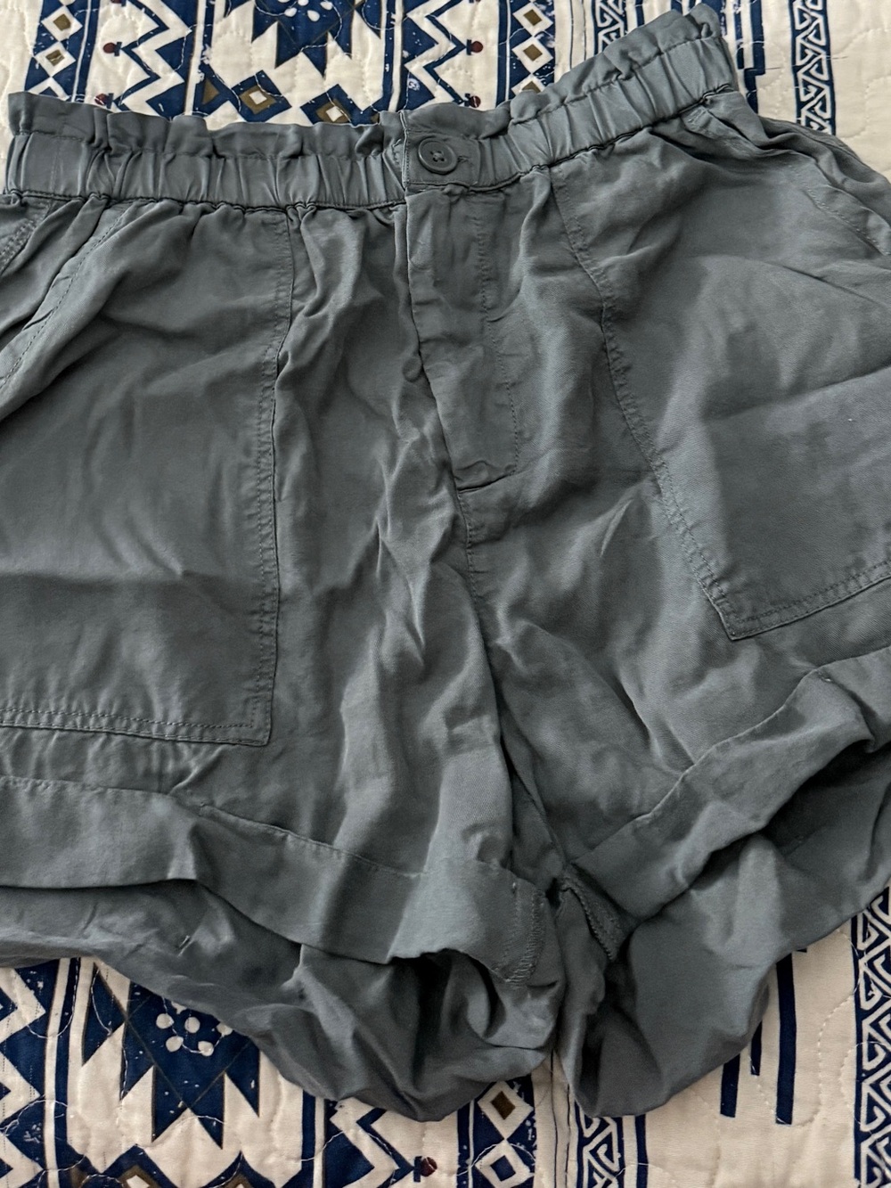 Arie Women’s Casual Elastic-Waist Shorts in Army Green